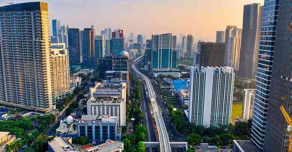 目前大型智能机器人应用