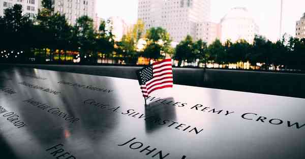 人工智能机器人和人谈恋爱