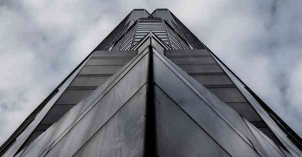 AI绘画阳光开朗大男孩小胖子（画一个开朗的小男孩）