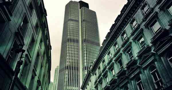 人工智能机器人和人谈恋爱