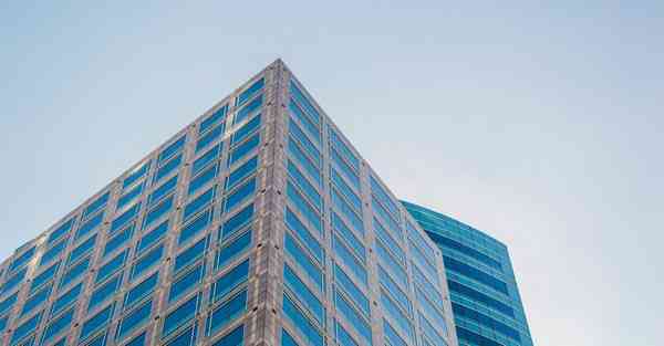 人工智能机器人和人谈恋爱