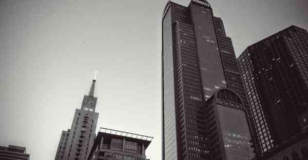 智能机器人拿弓箭射太阳