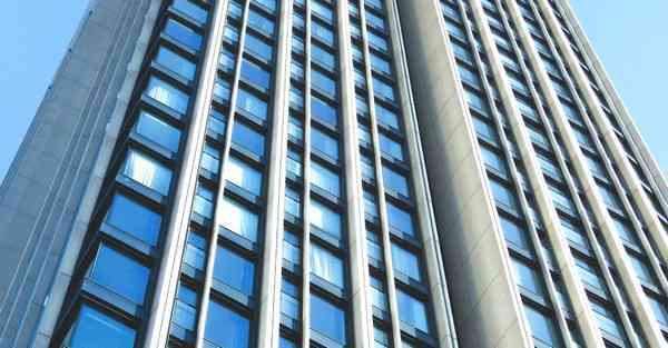 人工智能机器人和人谈恋爱