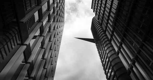 人工智能机器人和人谈恋爱