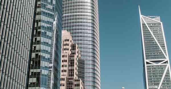 人工智能机器人和人谈恋爱