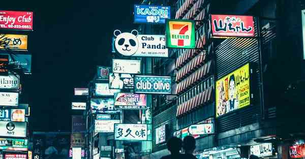 目前大型智能机器人应用