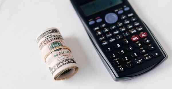 人工智能机器人和人谈恋爱