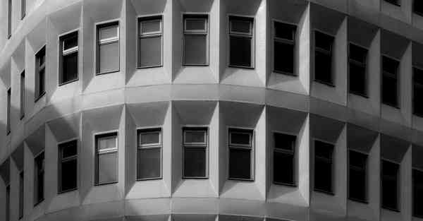 人工智能机器人和人谈恋爱