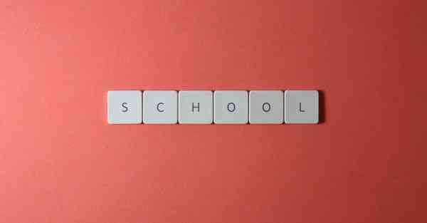 人工智能机器人和人谈恋爱