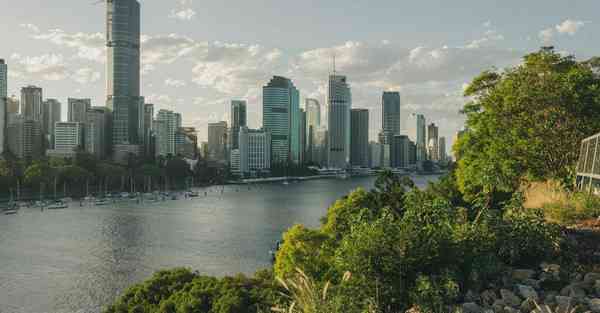 人工智能机器人和人谈恋爱