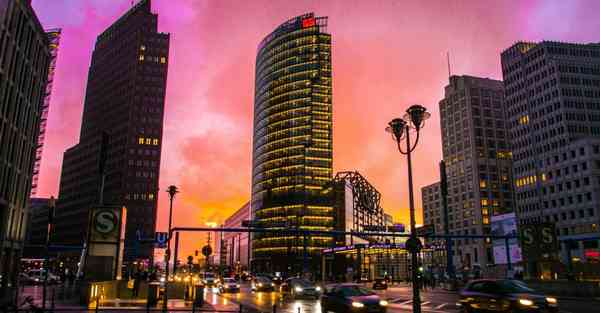 人工智能机器人和人谈恋爱