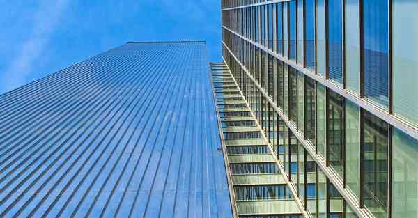 描写智能机器人外貌