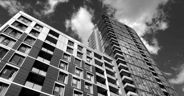 目前大型智能机器人应用