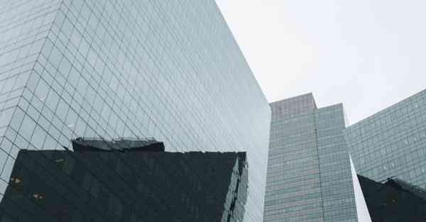 人工智能机器人和人谈恋爱