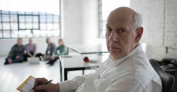 AI绘画一家三口变出5口人（一家三口的图像怎么画）