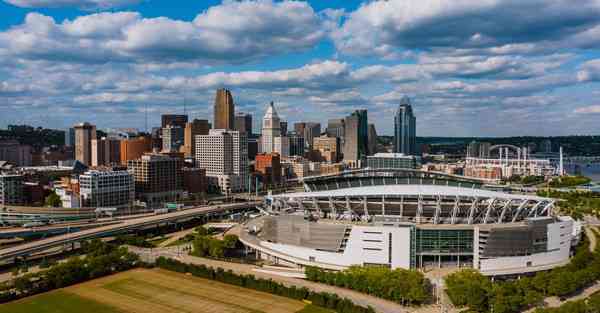 人工智能机器人和人谈恋爱