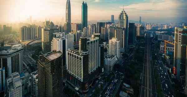 人工智能机器人和人谈恋爱