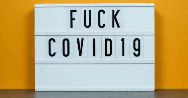 人工智能机器人和人谈恋爱