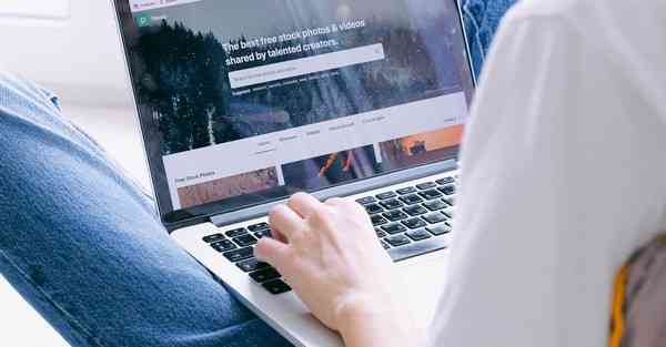 人工智能机器人和人谈恋爱