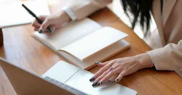 小型人工智能机器：未来的助手