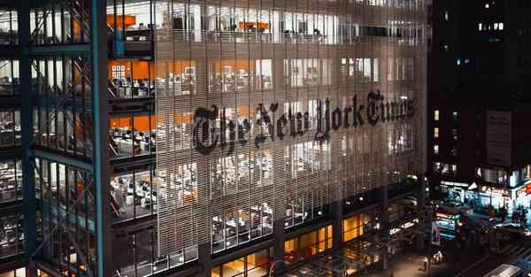 人工智能机器人和人谈恋爱