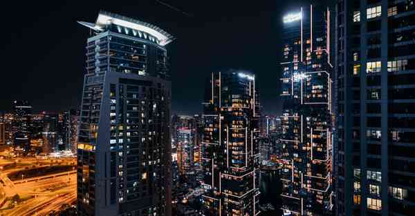 人工智能机器人和人谈恋爱