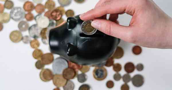 AI绘画阳光开朗大男孩小胖子（画一个开朗的小男孩）