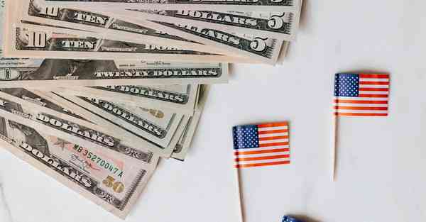 人工智能机器人砸人头：引发关于安全性的讨论