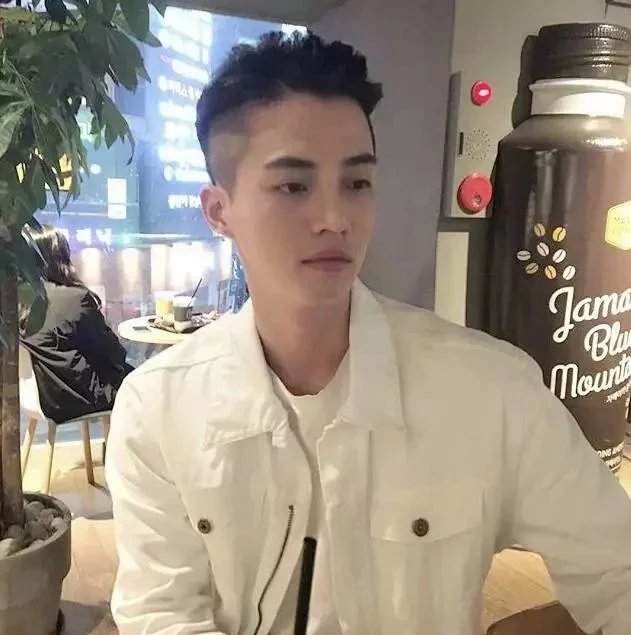 终雯弘腾